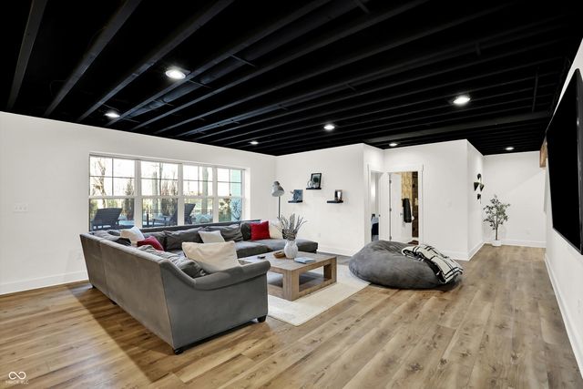 376 Parkside Circle, Greenfield, IN 46140