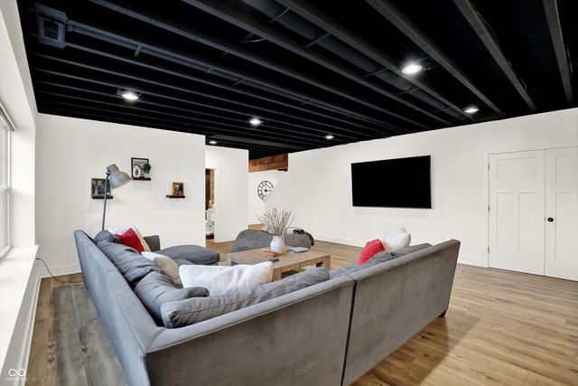 376 Parkside Circle, Greenfield, IN 46140