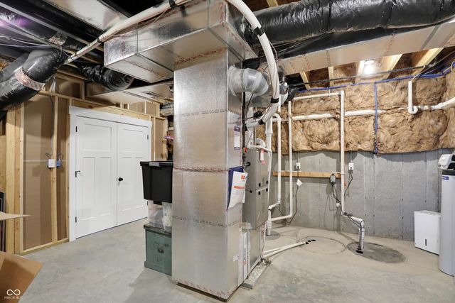 376 Parkside Circle, Greenfield, IN 46140