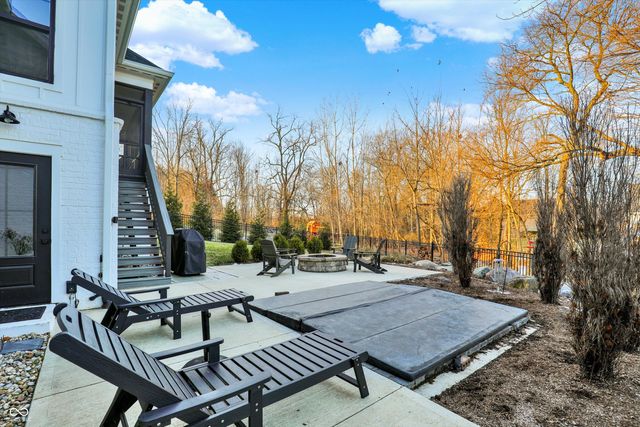 376 Parkside Circle, Greenfield, IN 46140