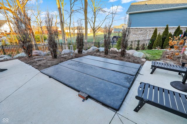 376 Parkside Circle, Greenfield, IN 46140