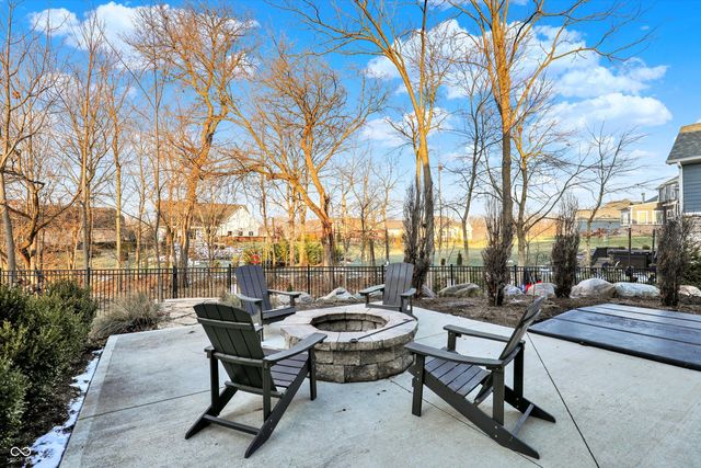 376 Parkside Circle, Greenfield, IN 46140