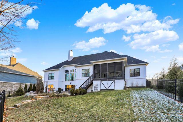 376 Parkside Circle, Greenfield, IN 46140