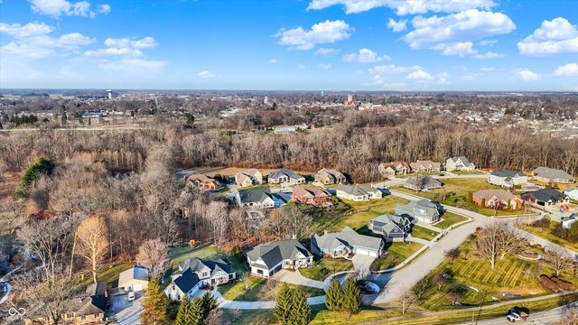 376 Parkside Circle, Greenfield, IN 46140