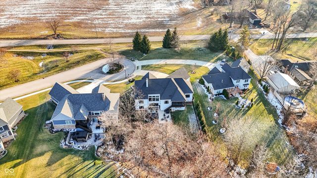 376 Parkside Circle, Greenfield, IN 46140