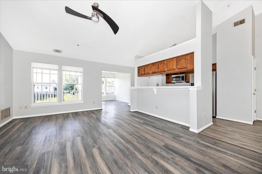 Image 4 of property listing at 609 HIMES AVE #110, Frederick, MD 21703