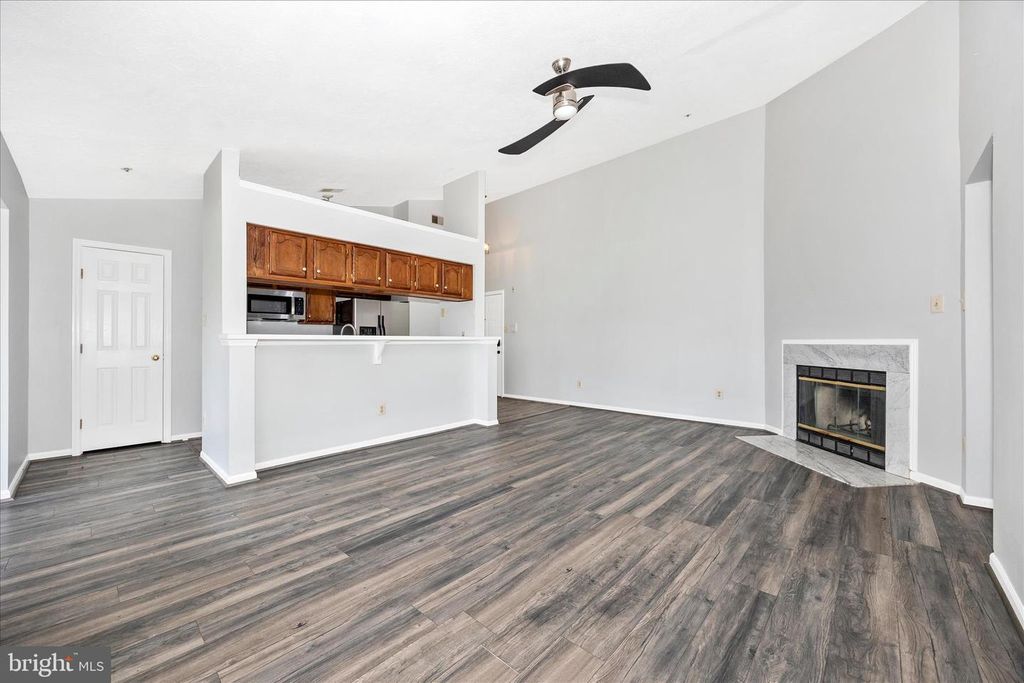 Image 6 of property listing at 609 HIMES AVE #110, Frederick, MD 21703