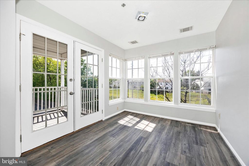 Image 8 of property listing at 609 HIMES AVE #110, Frederick, MD 21703