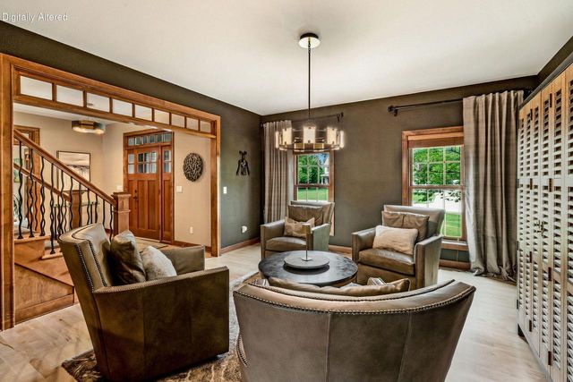 250 E Laurel CIRCLE, Delafield, WI 53018