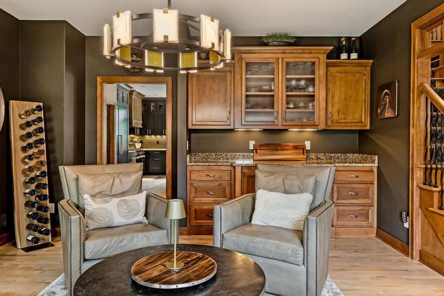 250 E Laurel CIRCLE, Delafield, WI 53018