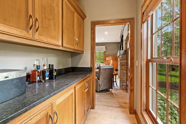 250 E Laurel CIRCLE, Delafield, WI 53018