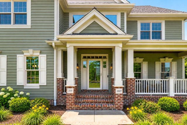 250 E Laurel CIRCLE, Delafield, WI 53018