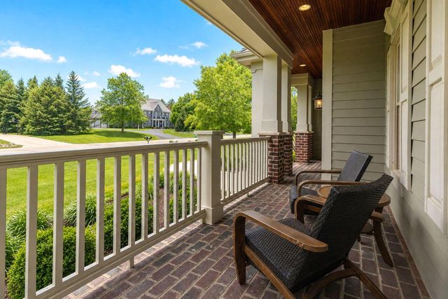 250 E Laurel CIRCLE, Delafield, WI 53018