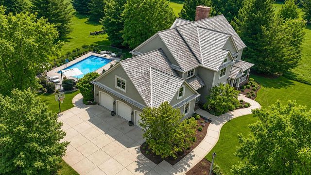 250 E Laurel CIRCLE, Delafield, WI 53018