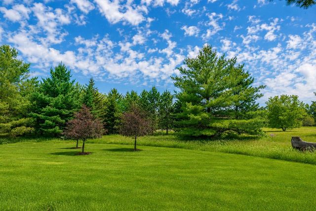 250 E Laurel CIRCLE, Delafield, WI 53018