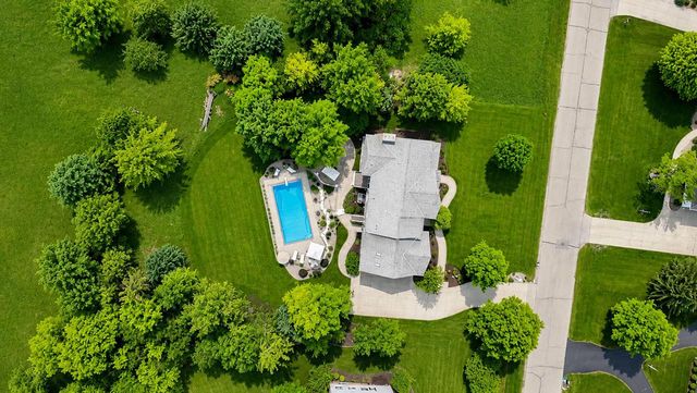 250 E Laurel CIRCLE, Delafield, WI 53018