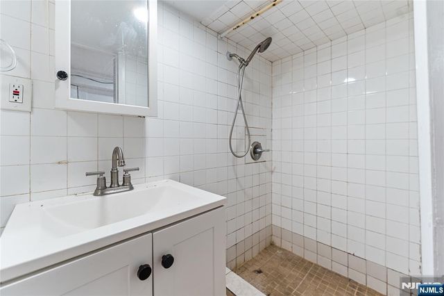 6016 Monroe Place, West New York, NJ 07093