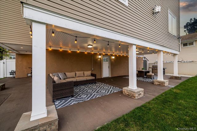 615 Pearl Street, Oceanside, NY 11572