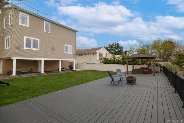615 Pearl Street, Oceanside, NY 11572