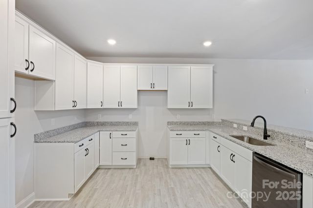 4175 River Run Circle, Hickory, NC 28602