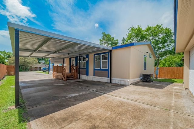 3233 Clarksville Street, La Porte, TX 77571