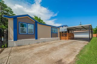 3233 Clarksville Street, La Porte, TX 77571