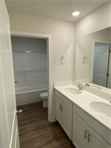 504 Ella's Way, Liberty, MO 64068