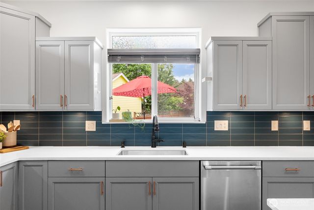2555 Harbor Master Court, Ferndale, WA 98248
