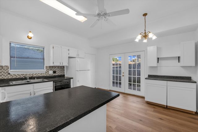 1300 Chapel Downs Road, Waco, TX 76712