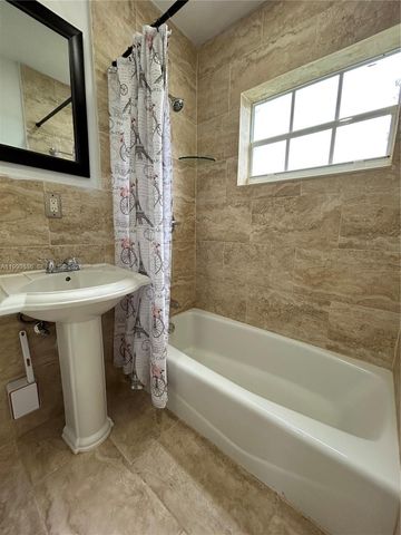 1081 NW 185th Dr A, Miami Gardens, FL 33169