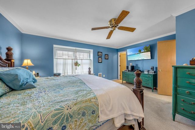 4 OLDE PENN DR, Easton, PA 18045