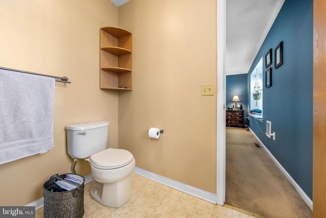 4 OLDE PENN DR, Easton, PA 18045