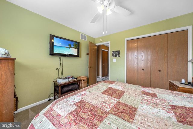 4 OLDE PENN DR, Easton, PA 18045