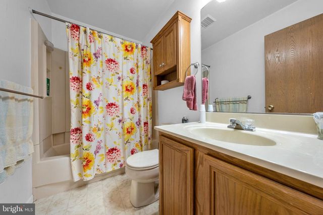 4 OLDE PENN DR, Easton, PA 18045