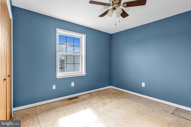 4 OLDE PENN DR, Easton, PA 18045