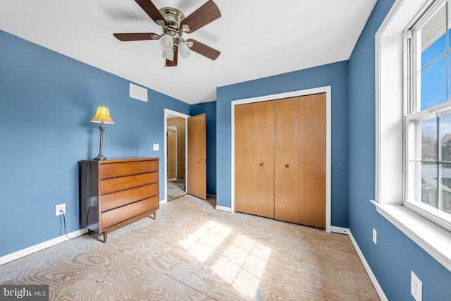 4 OLDE PENN DR, Easton, PA 18045