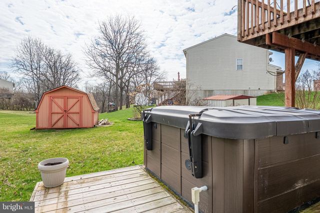4 OLDE PENN DR, Easton, PA 18045