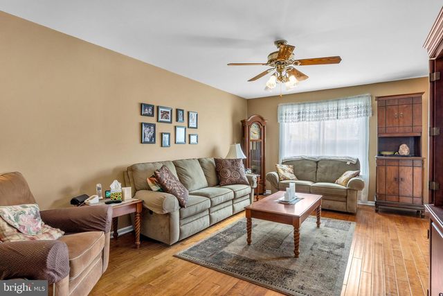 4 OLDE PENN DR, Easton, PA 18045