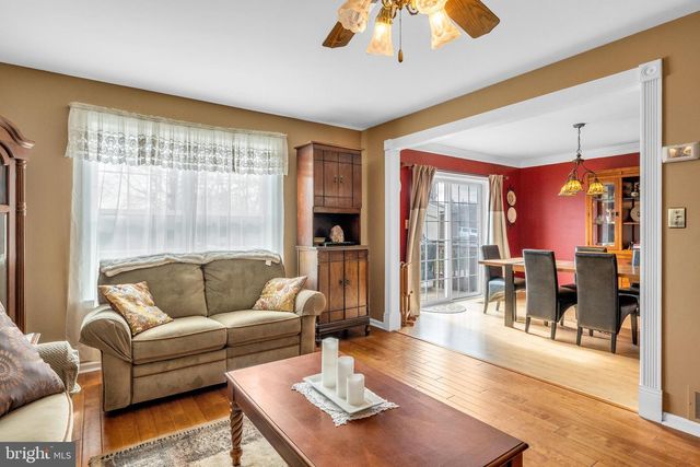 4 OLDE PENN DR, Easton, PA 18045