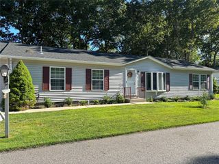 1407 Middle 22, Calverton, NY 11933