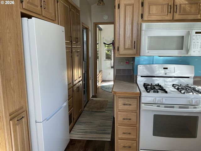 15061 HIGHWAY 101 7, Brookings, OR 97415