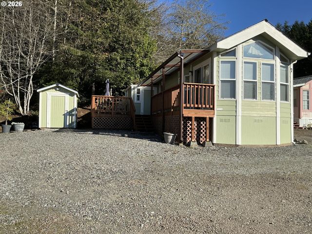 15061 HIGHWAY 101 7, Brookings, OR 97415