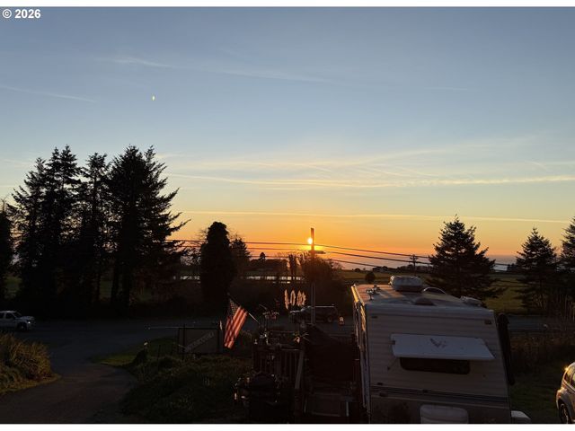 15061 HIGHWAY 101 7, Brookings, OR 97415