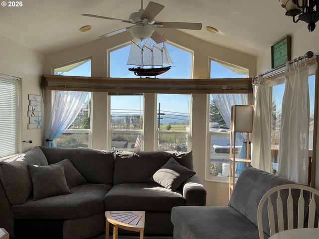 15061 HIGHWAY 101 7, Brookings, OR 97415