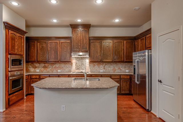 219 Knapford Station, Euless, TX 76040