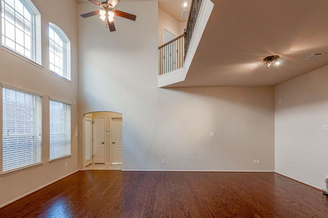 219 Knapford Station, Euless, TX 76040