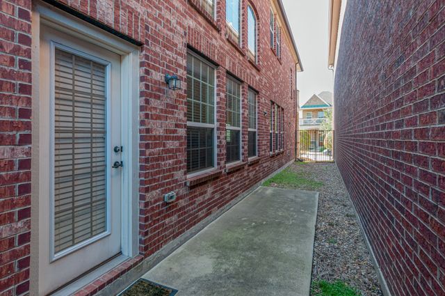 219 Knapford Station, Euless, TX 76040