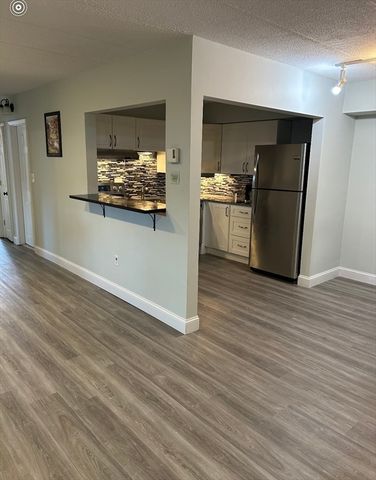 90 High St 107, Dedham, MA 02026