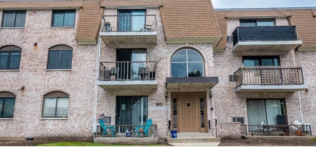 90 High St 107, Dedham, MA 02026