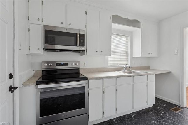 1152 Orcutt AVE, Newport News, VA 23607